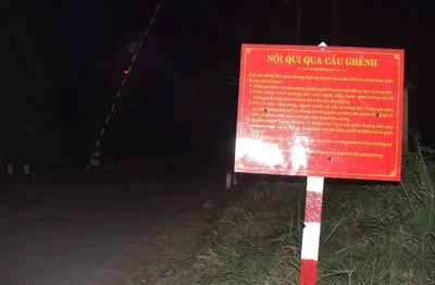 Kinh hoàng xe lửa tông sáu ôtô, ít nhất hai người chết, 26 người bị thương ảnh 6