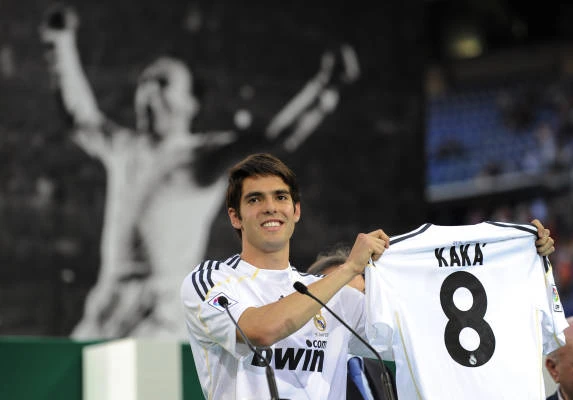 Chủ nhân chiếc áo số 8 mùa tới ở Bernabeu là Kaka. Ảnh: La Presse