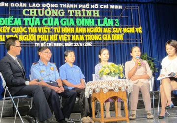 Phụ nữ, “Điểm tựa của gia đình” ảnh 1