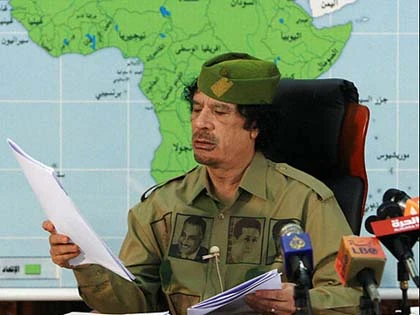 Thời trang "quái" của ông Gaddafi ảnh 10