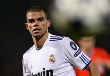 Trung vệ Pepe gắn bó với Real ảnh 1