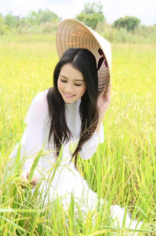 Vợ 9X của Ngô Quang Hải khoe sắc trước ngày cưới ảnh 4