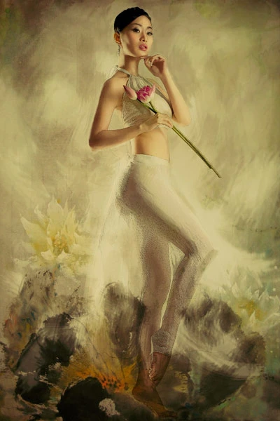 "Các bộ ảnh nghệ thuật của tôi được nhiều người quan tâm". (Trang điểm: Thế Vinh, ảnh: Coban)