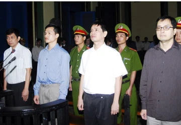 Y án với Trần Huỳnh Duy Thức và Lê Công Định ảnh 1