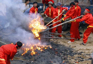 Tặng 5 chiếc trống đồng cho các khu di tích Chủ tịch Hồ Chí Minh ảnh 1