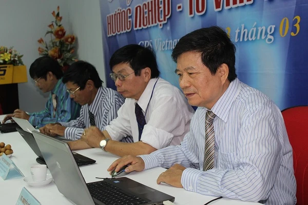 Trực tuyến "Chọn trường và cách ghi hồ sơ dự thi". ảnh 4