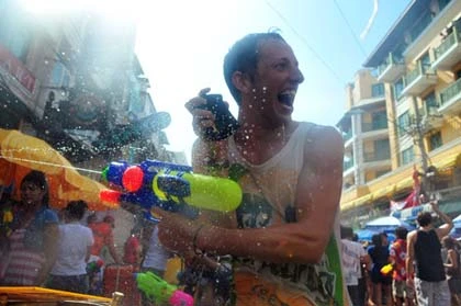 Tưng bừng Tết té nước ở Thái Lan ảnh 12