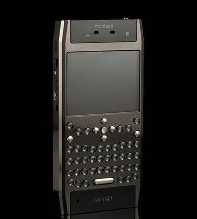 Mobiado đẳng cấp hơn với điện thoại bàn phím QWERTY ảnh 1