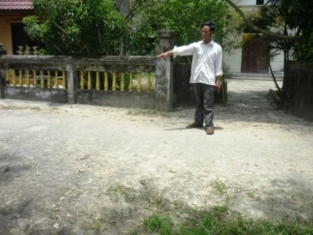 Thiếu nữ bị cắt tóc, lột áo đánh ghen dã man ảnh 2