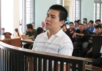 “Đại gia” lùi xe hơi cán người: 18 năm tù ảnh 1