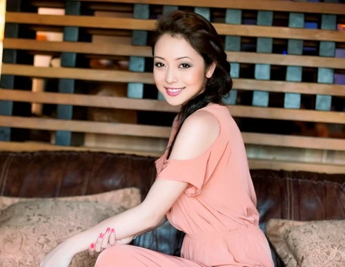 Jennifer Phạm đẹp tựa mỹ nhân trong tranh ảnh 2