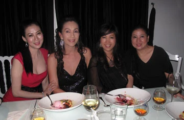 Diễn viên Diễm Hương, Diễm My và Hà Mi cũng đến chung vui cùng Mr. Dam. Ảnh: Hòa Bình