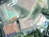 Thuốc không nhãn mác mà bác sĩ Dũng - Phượng bán cho trẻ uống (ảnh nhỏ)