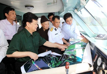 Thủ tướng thị sát Khu kinh tế Vân Đồn ảnh 1