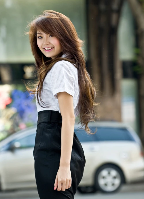 Minh Hằng rạng ngời trên phố ảnh 1 Minh Hằng rạng ngời trên phố ảnh 1