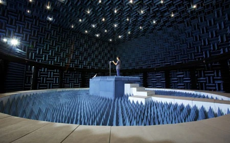 “Hé lộ” về phòng thí nghiệm ăng-ten cho iPhone ảnh 1 “Hé lộ” về phòng thí nghiệm ăng-ten cho iPhone ảnh 1