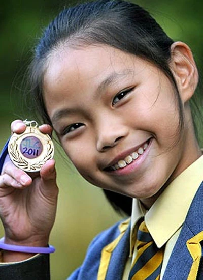 10 tuổi thành thạo 10 ngôn ngữ ảnh 1