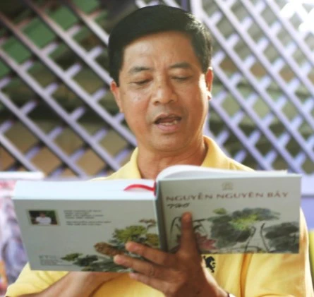 Nguyễn Nguyên Bảy với 447 bài thơ cho kinh thành cổ tích ảnh 1