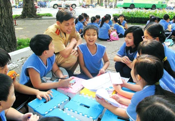 Tiểu học: Rèn cảm xúc, đừng rèn điểm số ảnh 1