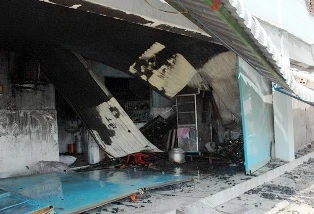 Em bé 9 tuổi chết trong vụ cháy nhà ảnh 1