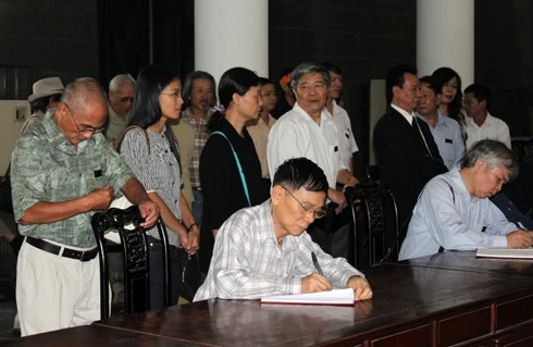 Người thân, đồng nghiệp đưa tiễn Hoàng Cầm ảnh 9