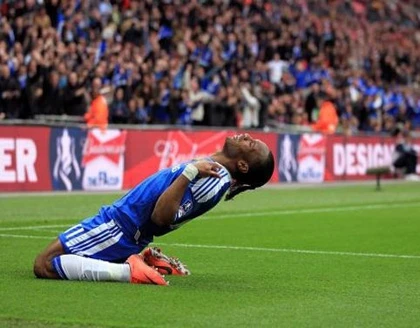 10 khoảnh khắc bóng đá khó quên nhất năm 2012 ảnh 2