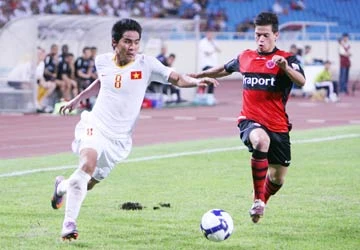 Đội tuyển VN - Eintracht Frankfurt (0-2): Dễ như dạo chơi ảnh 1