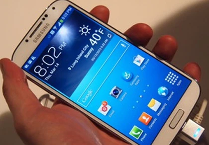 Samsung lại vô tình xác nhận mẫu Galaxy S4 Zoom ảnh 1 Samsung lại vô tình xác nhận mẫu Galaxy S4 Zoom ảnh 1