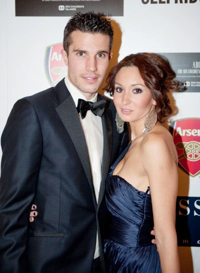 Đòi sang M.U, Van Persie bất tuân lệnh vợ ảnh 2