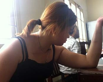Gái mại dâm quyết không mặc đồ, cắn công an gần đứt tay ảnh 1 Gái mại dâm quyết không mặc đồ, cắn công an gần đứt tay ảnh 1