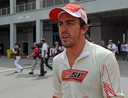 Webber tiếp tục thống trị vòng đua phân hạng ảnh 2