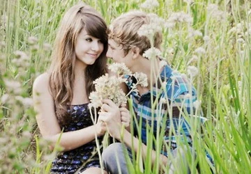 Làm gì khi “người ấy” không muốn khoe tình cảm? ảnh 1