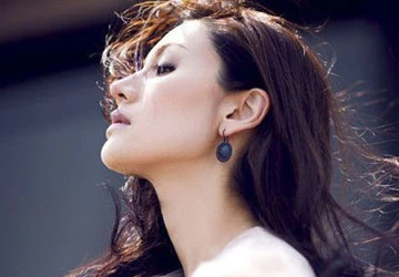 Lý Gia Hân lấp ló khoe vòng một quyến rũ ảnh 3