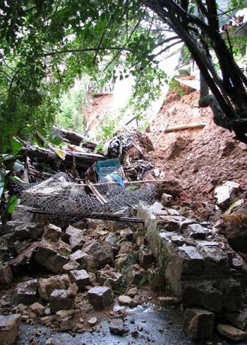 Đà Lạt ngập lụt vì mưa lớn, đổ tường trường tiểu học ảnh 2