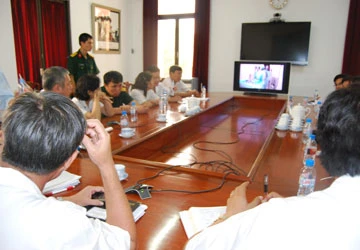 Em bé đầu tiên chào đời ở Trường Sa bằng mổ trực tuyến ảnh 1