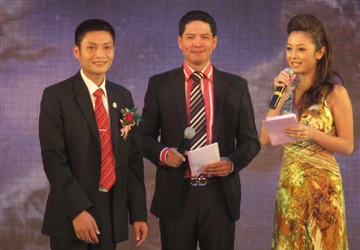 Gần 74 tỉ đồng đấu giá bảo vật vì miền Trung ảnh 1