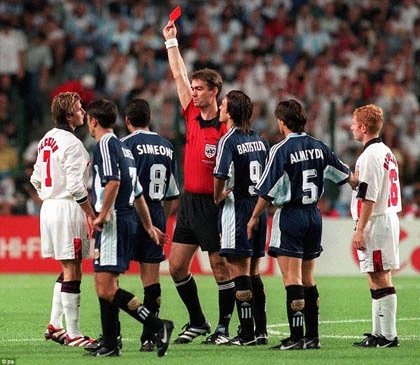 Sự nghiệp của tiền vệ tài hoa David Beckham qua ảnh ảnh 13