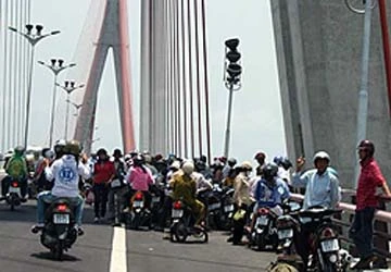 Du khách đổ xô về Cần Thơ ngắm cầu ảnh 1