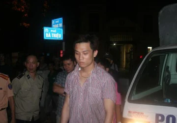 Đeo tai nghe nhạc lái xe gây tai nạn liên hoàn ảnh 1