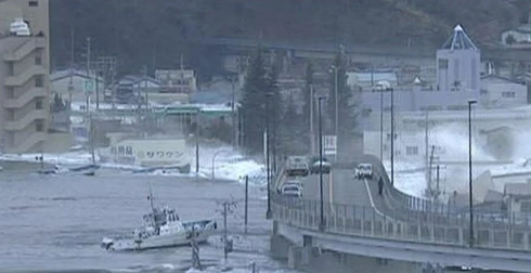 Hình ảnh tại Kamaishi qua truyền hình Nhật Bản.