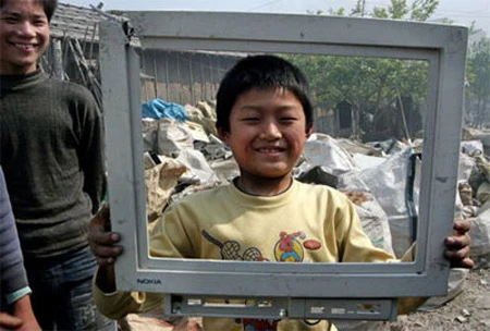 Những bãi rác thải điện tử khổng lồ ảnh 28