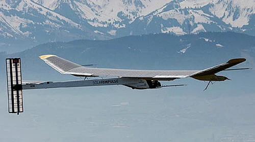 Máy bay bay bằng năng lượng mặt trời ảnh 2 Máy bay bay bằng năng lượng mặt trời ảnh 2