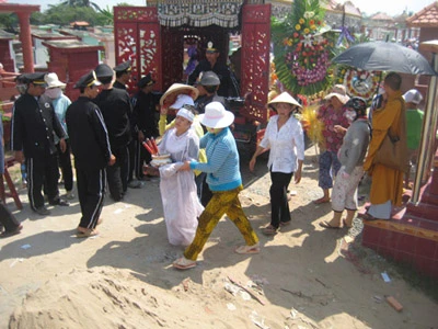 Ngậm ngùi tiễn đưa nhà báo Hoàng Hùng ảnh 3 Ngậm ngùi tiễn đưa nhà báo Hoàng Hùng ảnh 3