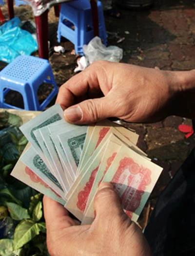 Phóng sự ảnh: Hoài niệm "bia hơi" Hà Nội ảnh 3