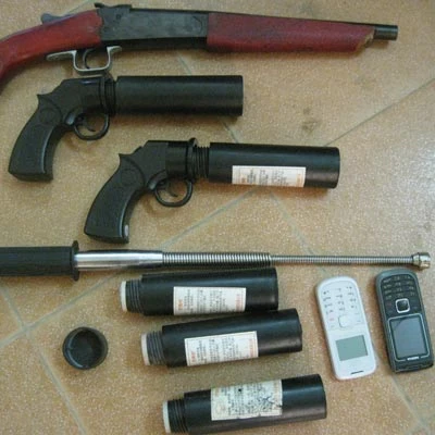 Phức tạp tội phạm sử dụng súng tự chế ảnh 1