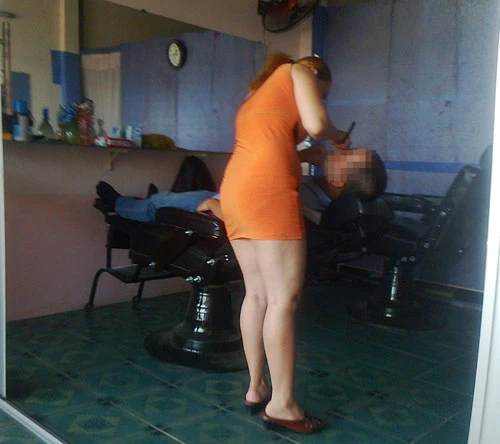 Nhộn nhịp “chợ tình” quanh làng Đại học ảnh 1