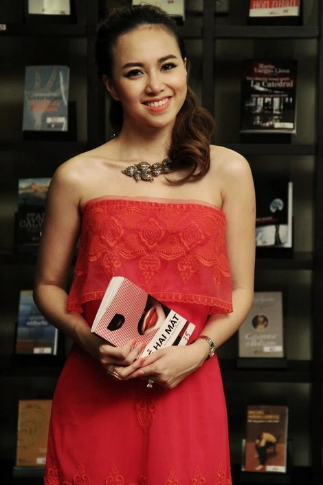 Đinh Ngọc Diệp xinh tươi dạo phố Hà Nội ảnh 10