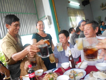 Người đàn ông trở về sau 40 năm được... cúng giỗ ảnh 3