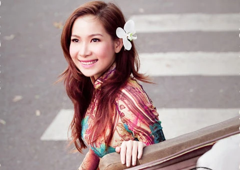 Một thành viên nhóm Mắt Ngọc lên xe hoa ảnh 1