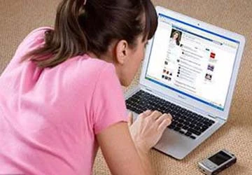 10 hành vi tình dục liên quan đến Facebook ảnh 1